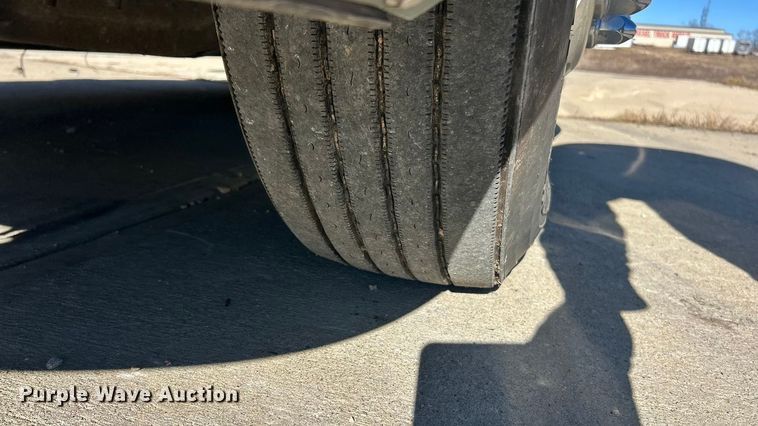 image for item ET6861 2015 Kenworth T680 semi truck