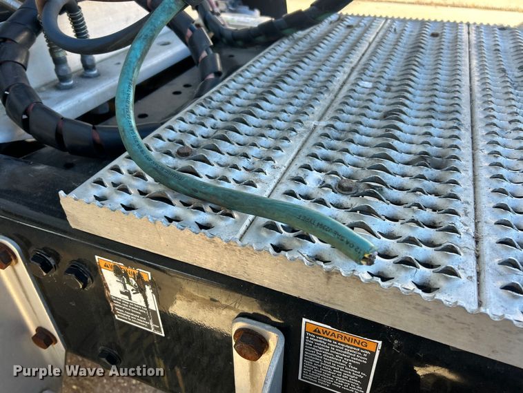 image for item ET6862 2015 Peterbilt 579 semi truck