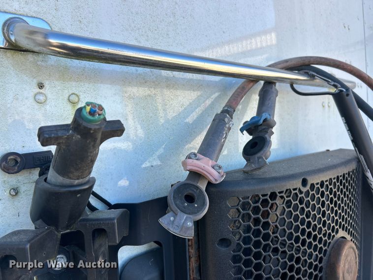 image for item ET6862 2015 Peterbilt 579 semi truck