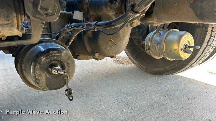 image for item ET6862 2015 Peterbilt 579 semi truck