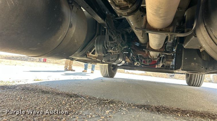 image for item ET6862 2015 Peterbilt 579 semi truck