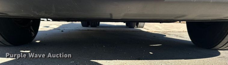 image for item ET6862 2015 Peterbilt 579 semi truck