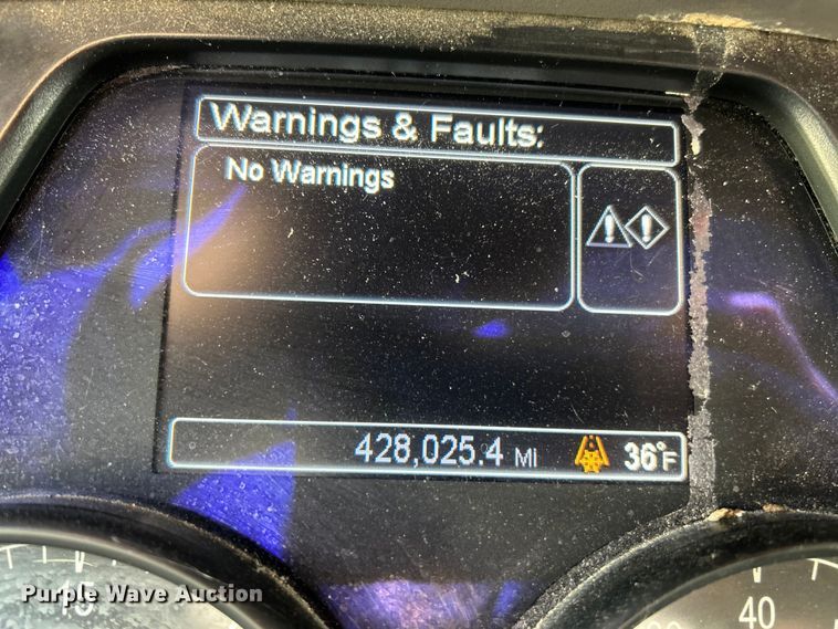 image for item ET6862 2015 Peterbilt 579 semi truck