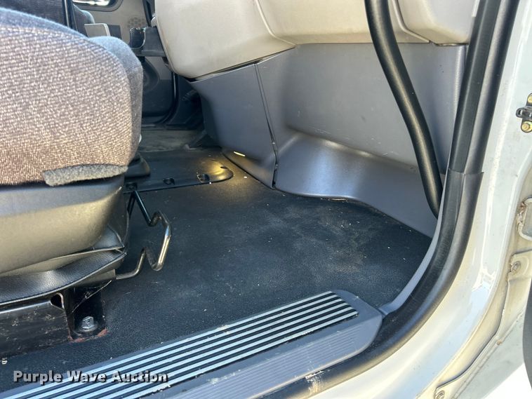 image for item ET6862 2015 Peterbilt 579 semi truck