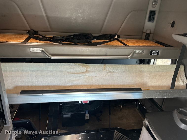 image for item ET6862 2015 Peterbilt 579 semi truck