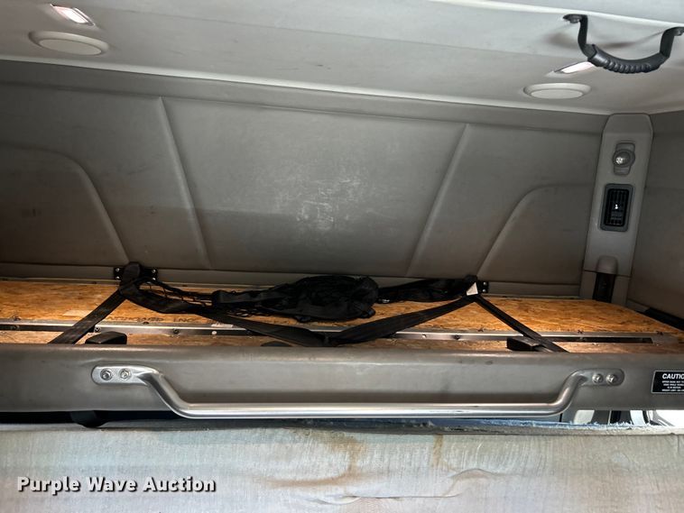 image for item ET6862 2015 Peterbilt 579 semi truck