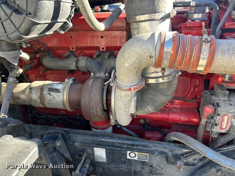 image for item ET6862 2015 Peterbilt 579 semi truck