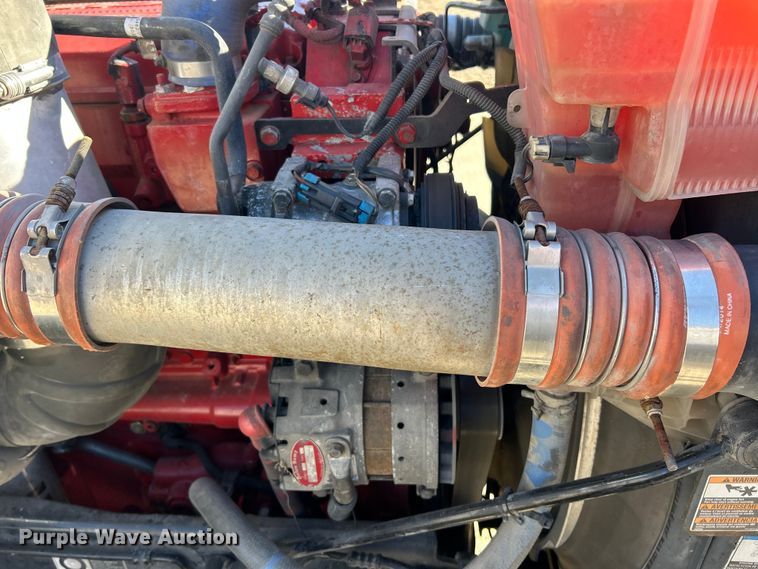 image for item ET6862 2015 Peterbilt 579 semi truck