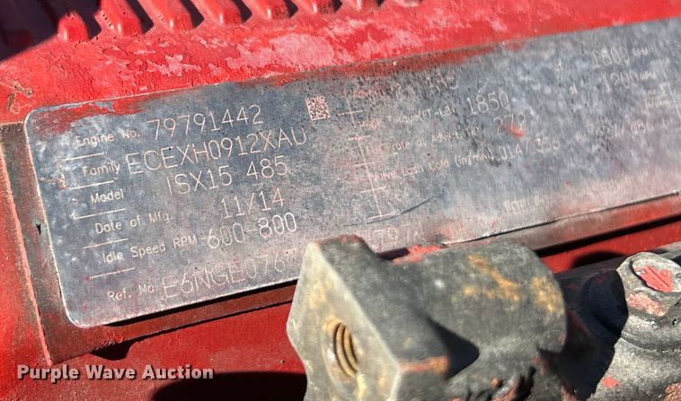 image for item ET6862 2015 Peterbilt 579 semi truck