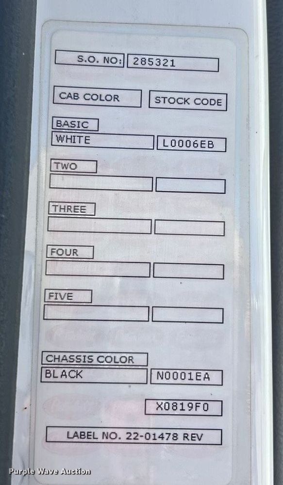 image for item ET6862 2015 Peterbilt 579 semi truck