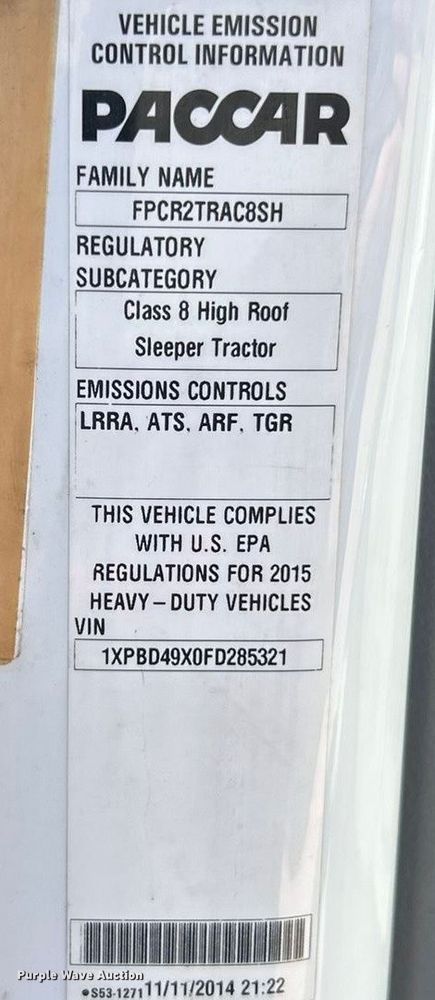 image for item ET6862 2015 Peterbilt 579 semi truck