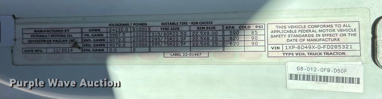 image for item ET6862 2015 Peterbilt 579 semi truck