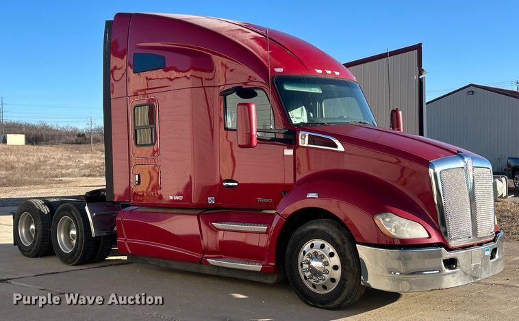 image for item ET6863 2016 Kenworth T680 semi truck