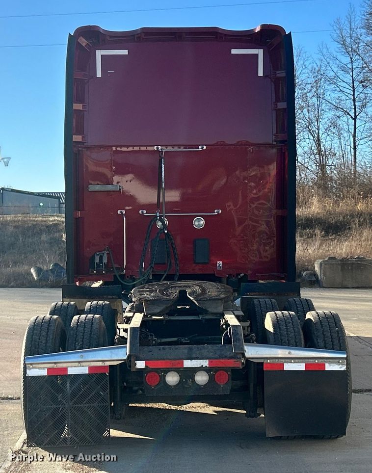 image for item ET6863 2016 Kenworth T680 semi truck