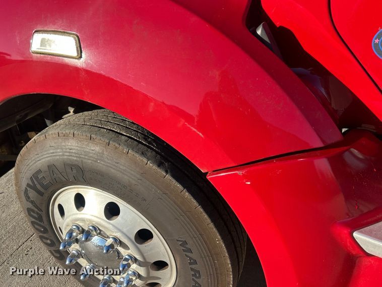 image for item ET6863 2016 Kenworth T680 semi truck