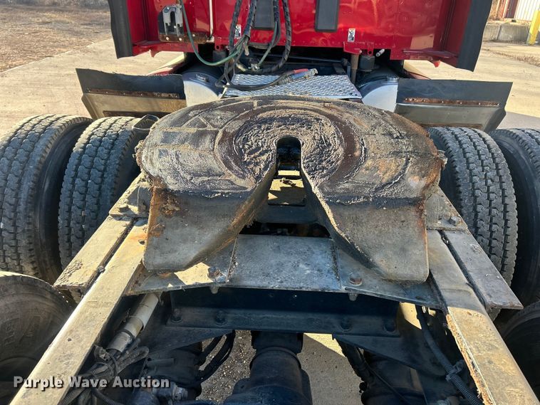 image for item ET6863 2016 Kenworth T680 semi truck