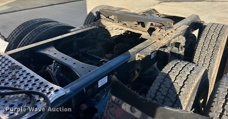 image for item ET6863 2016 Kenworth T680 semi truck