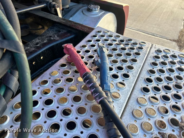 image for item ET6863 2016 Kenworth T680 semi truck