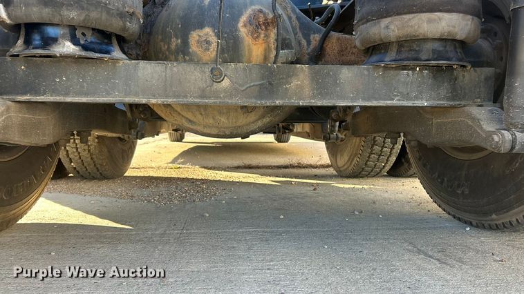 image for item ET6863 2016 Kenworth T680 semi truck