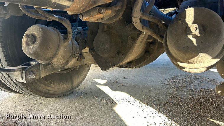 image for item ET6863 2016 Kenworth T680 semi truck