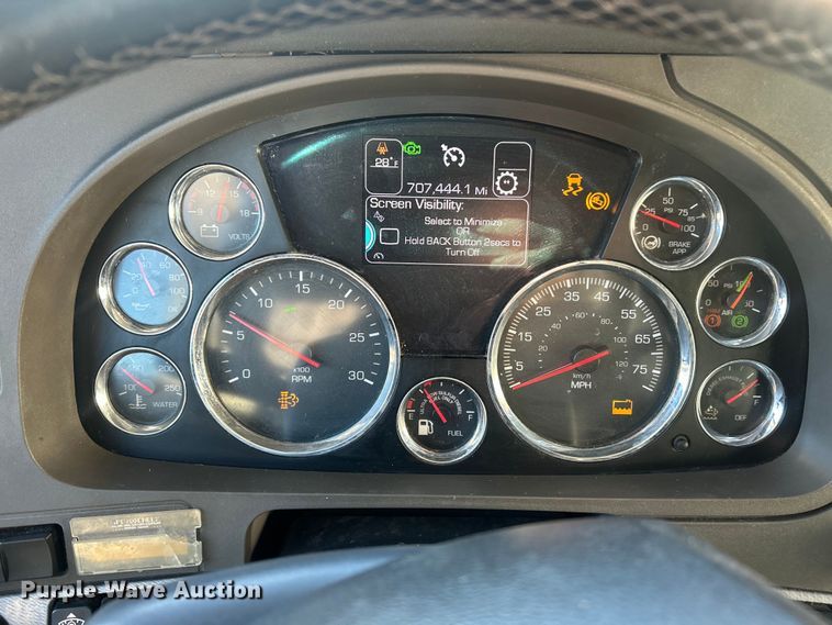 image for item ET6863 2016 Kenworth T680 semi truck