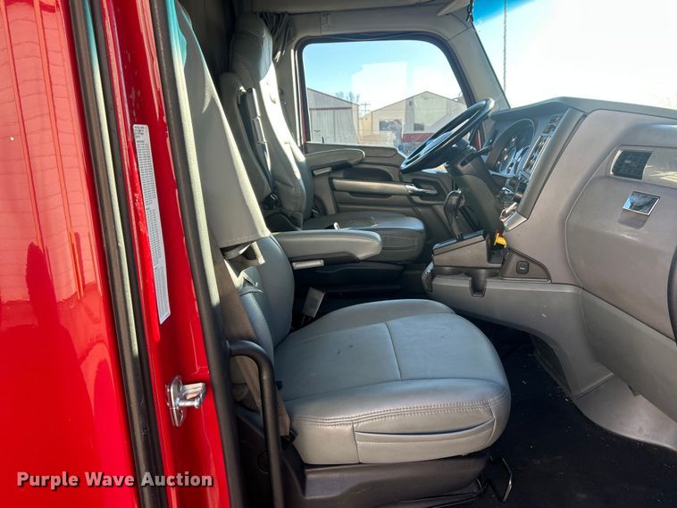 image for item ET6863 2016 Kenworth T680 semi truck