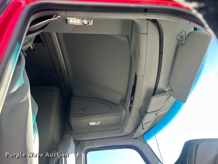 image for item ET6863 2016 Kenworth T680 semi truck