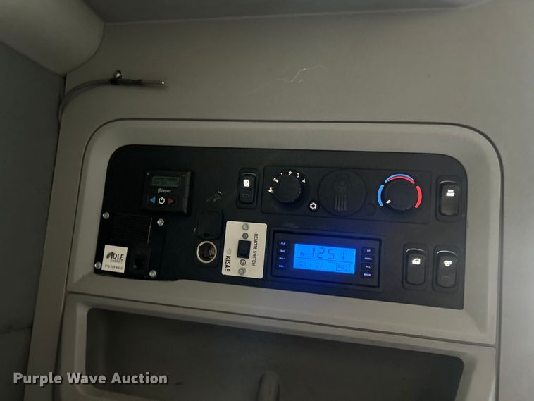 image for item ET6863 2016 Kenworth T680 semi truck