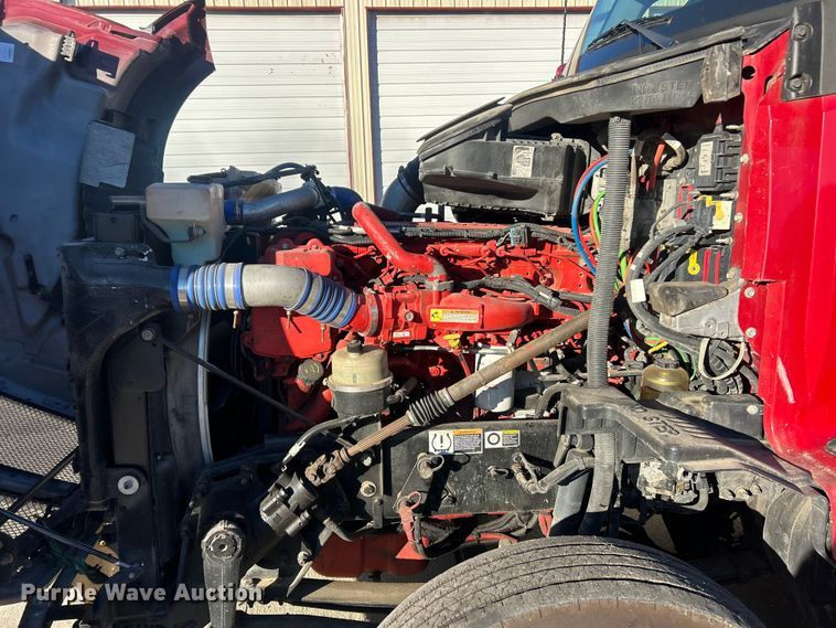 image for item ET6863 2016 Kenworth T680 semi truck