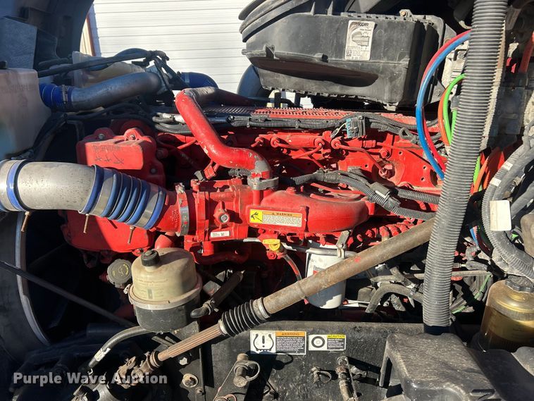 image for item ET6863 2016 Kenworth T680 semi truck