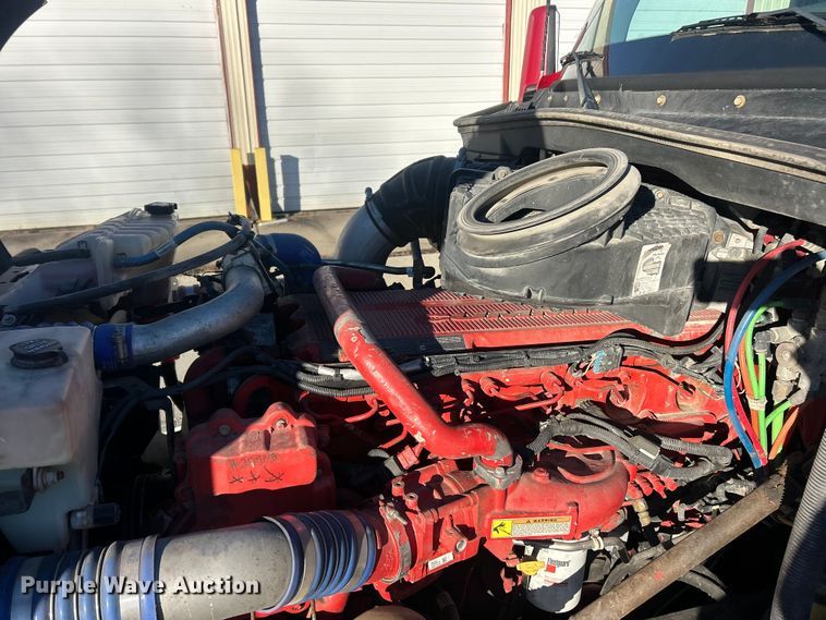 image for item ET6863 2016 Kenworth T680 semi truck