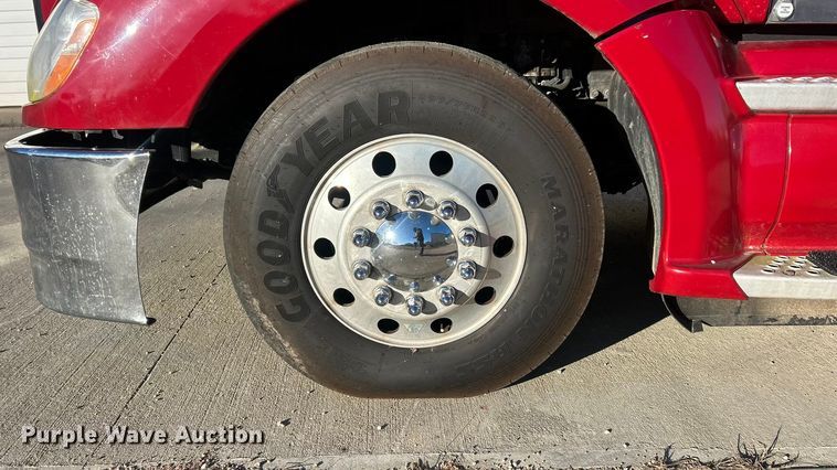 image for item ET6863 2016 Kenworth T680 semi truck