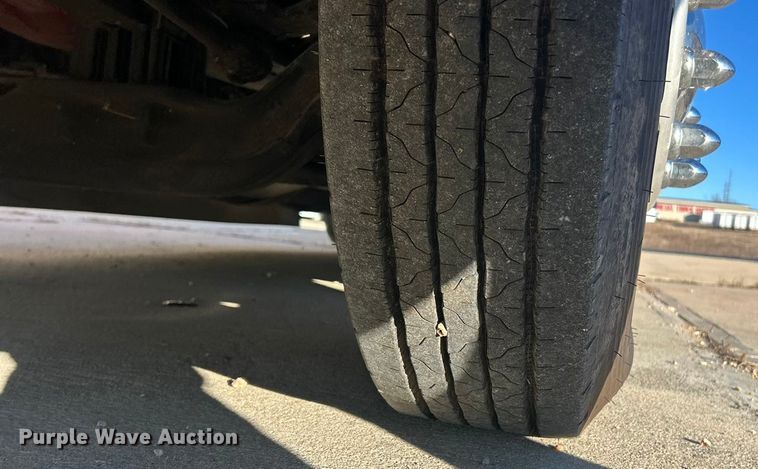 image for item ET6863 2016 Kenworth T680 semi truck