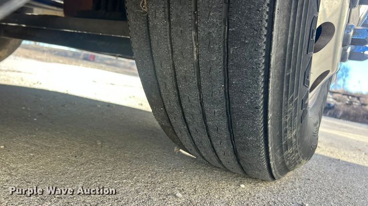 image for item ET6863 2016 Kenworth T680 semi truck