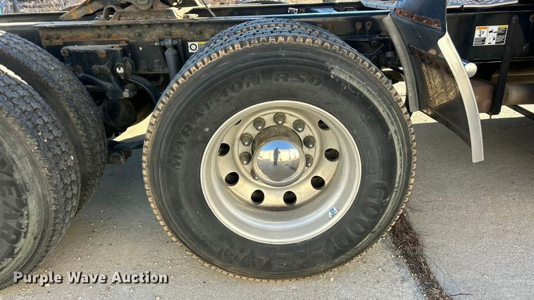 image for item ET6863 2016 Kenworth T680 semi truck