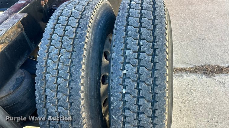 image for item ET6863 2016 Kenworth T680 semi truck