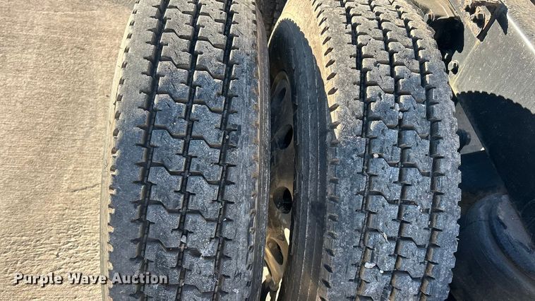 image for item ET6863 2016 Kenworth T680 semi truck