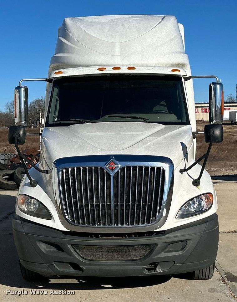 image for item ET6865 2016 International ProStar+122 semi truck