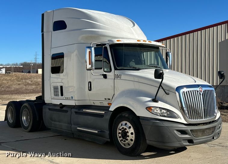 image for item ET6865 2016 International ProStar+122 semi truck