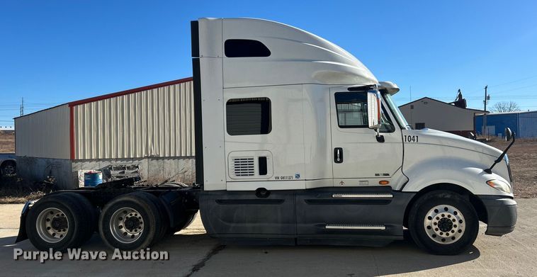 image for item ET6865 2016 International ProStar+122 semi truck