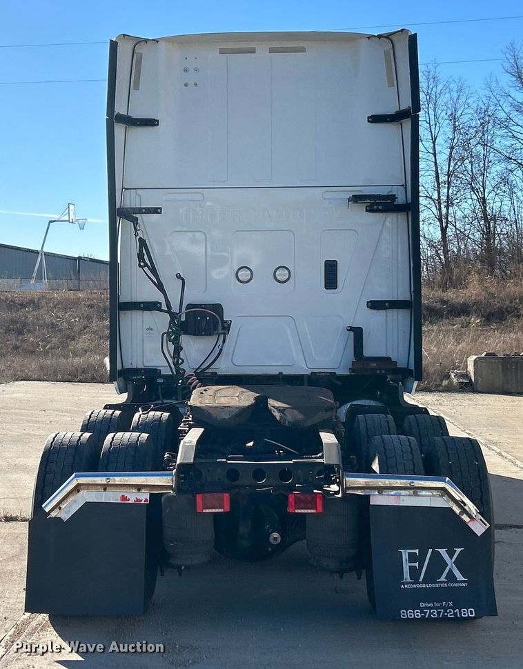 image for item ET6865 2016 International ProStar+122 semi truck