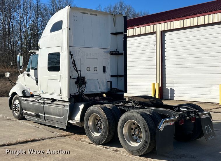 image for item ET6865 2016 International ProStar+122 semi truck