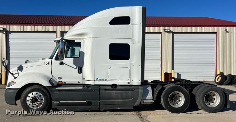 image for item ET6865 2016 International ProStar+122 semi truck