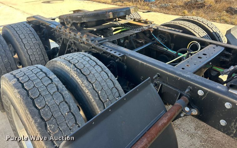 image for item ET6865 2016 International ProStar+122 semi truck