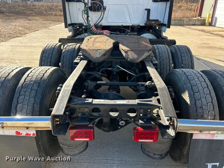 image for item ET6865 2016 International ProStar+122 semi truck