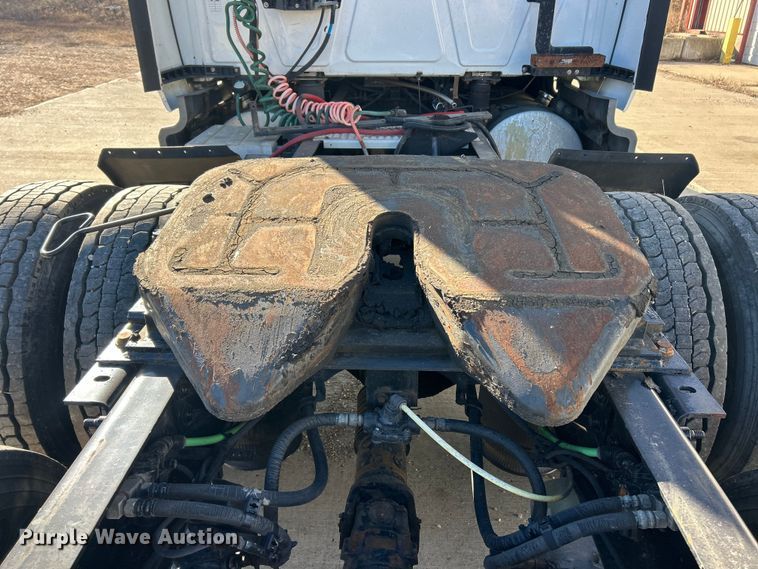 image for item ET6865 2016 International ProStar+122 semi truck