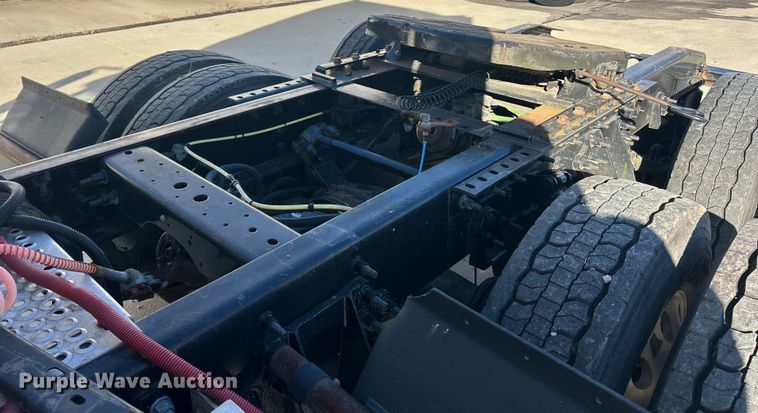 image for item ET6865 2016 International ProStar+122 semi truck