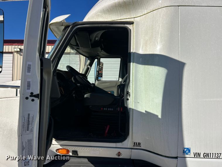 image for item ET6865 2016 International ProStar+122 semi truck