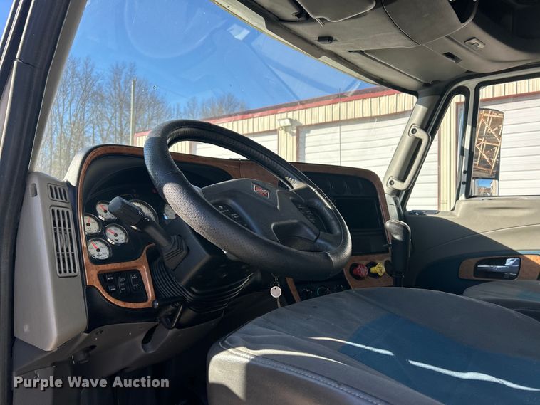 image for item ET6865 2016 International ProStar+122 semi truck