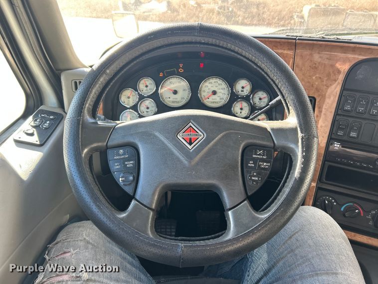 image for item ET6865 2016 International ProStar+122 semi truck